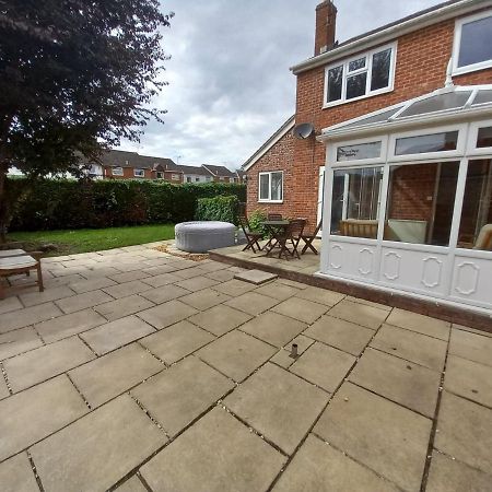 Leominster 3 Bedroom House Parking Garden Private ภายนอก รูปภาพ