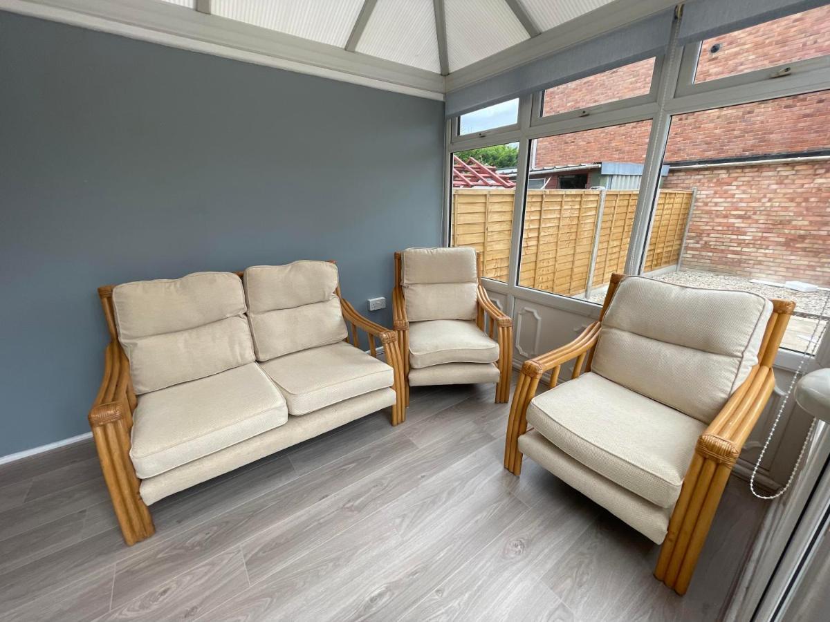 Leominster 3 Bedroom House Parking Garden Private ภายนอก รูปภาพ