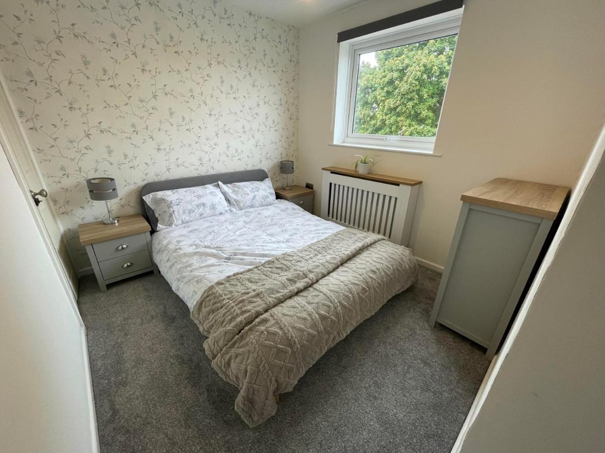 Leominster 3 Bedroom House Parking Garden Private ภายนอก รูปภาพ