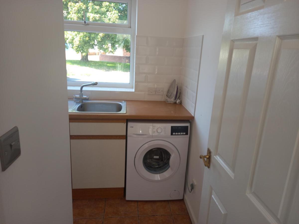 Leominster 3 Bedroom House Parking Garden Private ภายนอก รูปภาพ