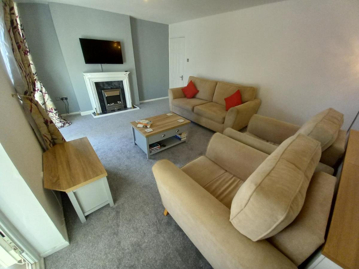 Leominster 3 Bedroom House Parking Garden Private ภายนอก รูปภาพ
