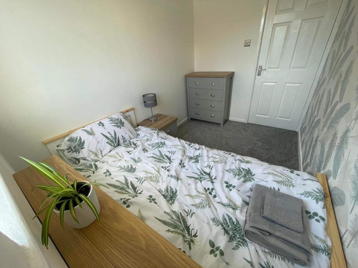 Leominster 3 Bedroom House Parking Garden Private ภายนอก รูปภาพ