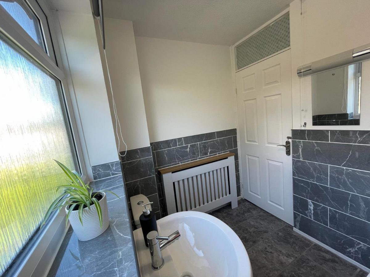 Leominster 3 Bedroom House Parking Garden Private ภายนอก รูปภาพ