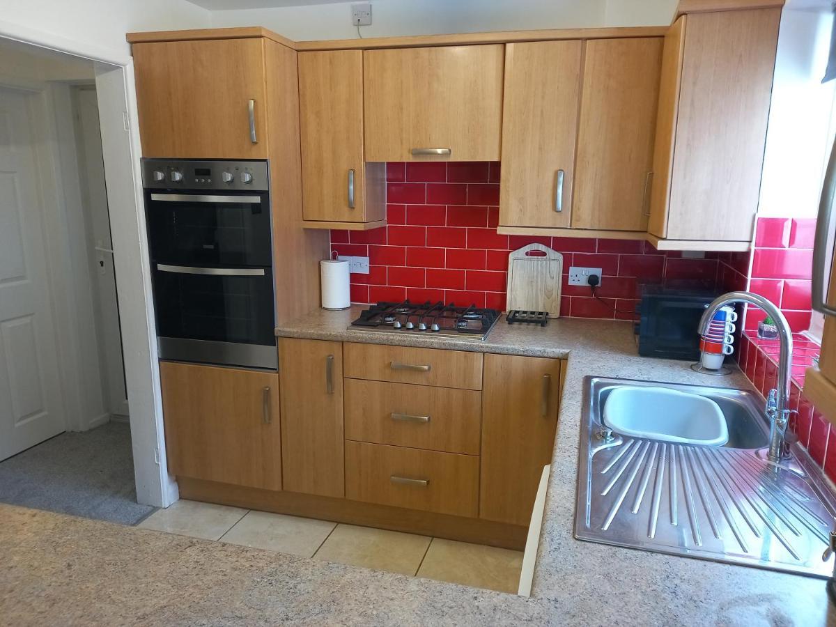 Leominster 3 Bedroom House Parking Garden Private ภายนอก รูปภาพ