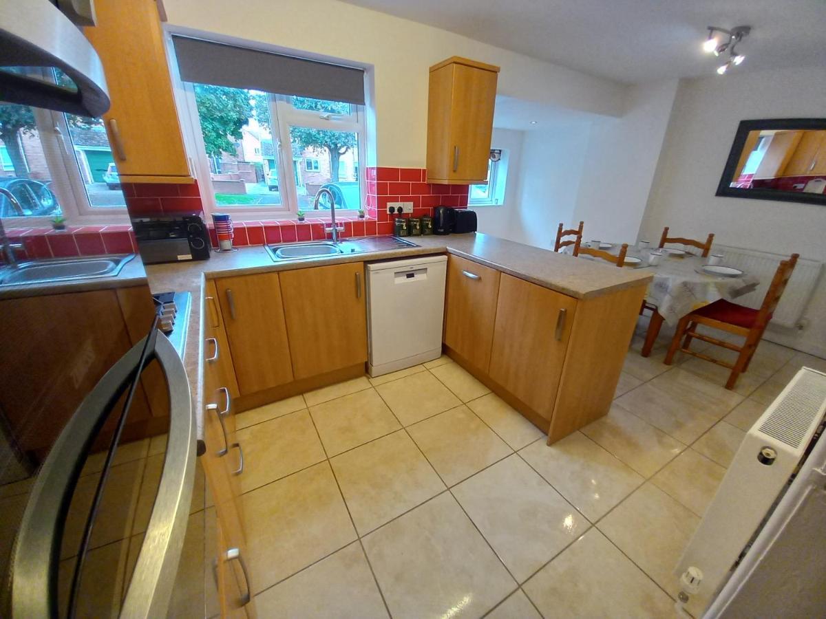 Leominster 3 Bedroom House Parking Garden Private ภายนอก รูปภาพ